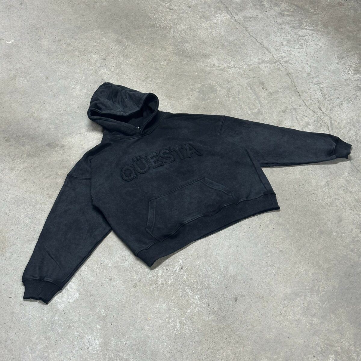 QÜESTA DISTRESSED HOODIE
